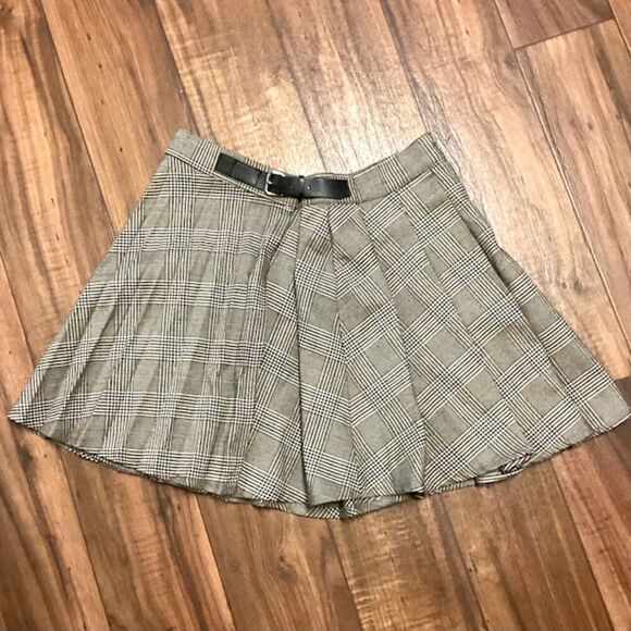 Forever 21 Side Buckle Plaid Pleated Wrap Mini Skirt Size Medium - Picture 5 of 9